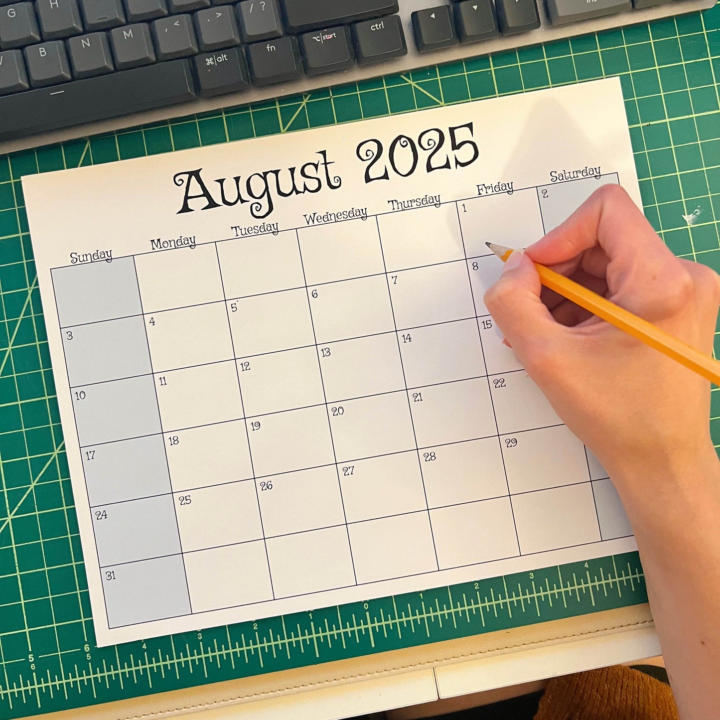 August 2025 Single Month Calendar (Printable — PDF & PNG)